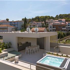 4 Bedroom Luxury Villa with Heated Pool and boat mooring, Ciovo near Trogir – Sleeps 8